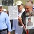 "Gaspçıyı dövelim mi , dövmeyelim mi" diye tartışırken birbirlerini dövdüler "Gaspçıyı dövelim mi , dövmeyelim mi" diye tartışırken birbirlerini dövdüler