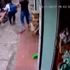 3 yaşındaki çocuğun kafası demir korkuluklara sıkıştı