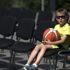 Mini basketbol ile evde eğlenceli basketbol aktiviteleri