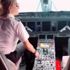 Meksikalı pilot ve hostes 'Kiki' akımına uçakla katıldı Meksikalı pilot ve hostes 'Kiki' akımına uçakla katıldı