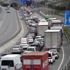 İzmir de, kilometrelerce araç kuyruğu oluştu