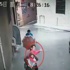 İki Hırsız, Güpegündüz Yol Ortasında Genç Kızı Gasp ...