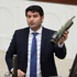 HDP'li vekil kürsüye mermi, bazuka ve biber gazı ile çıktı