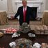 Trump Beyaz Saray'a hamburger ve pizza sipariş etti Trump Beyaz Saray'a hamburger ve pizza sipariş etti