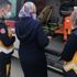 Çocukları pozitif olan karantinadaki kadın işe giderken yakalandı