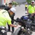 Motosikletin plakası katlanabilir çıktı Motosikletin plakası katlanabilir çıktı