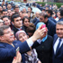 Başbakan Davutoğlu vatandaşlarla selfie çekti