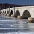 Washington'daki Potomac Nehri dondu Washington'daki Potomac Nehri dondu