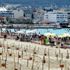 Çeşme plajlarında sosyal mesafeli tatil