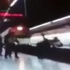 Metroda kavga ederken raylara düştüler Metroda kavga ederken raylara düştüler