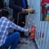 Başı demir parmaklıklarda sıkışan 3 yaşındaki kız, kurtarıldı
