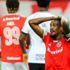 Internacional'in şampiyonluk için ihtiyacı olan tek gol, 90+6'da ofsayta takıldı ve şampiyon Flamengo oldu Internacional'in şampiyonluk için ihtiyacı olan tek gol, 90+6'da ofsayta takıldı ve şampiyon Flamengo oldu