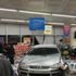 Fren yerine gaza basan otomobil markete daldı