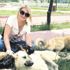 Ankara’da sokak köpeklerini besleyen Buket Özgünlü'ye saldırı!