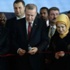 Bombaların patladığı yerde marşlı karşılama Bombaların patladığı yerde marşlı karşılama