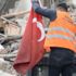 Yıkacağı binadaki Türk bayrağını...