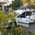 Otomobilin üstüne ağaç devrildi: 1 yaralı Otomobilin üstüne ağaç devrildi: 1 yaralı