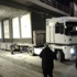 Ankara'da elektrik trafosu yüklü TIR üst geçide sıkıştı Ankara'da elektrik trafosu yüklü TIR üst geçide sıkıştı