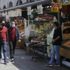 Kısıtlamadan muaf Eminönü esnafı turistlere hizmet veriyor Kısıtlamadan muaf Eminönü esnafı turistlere hizmet veriyor
