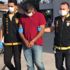 Kendini 'komiser' olarak tanıtıp yaşlı çifti dolandırdı Kendini 'komiser' olarak tanıtıp yaşlı çifti dolandırdı