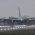 Pilotlar şiddetli rüzgara karşı 400 tonluk uçağı Heathrow ... Pilotlar şiddetli rüzgara karşı 400 tonluk uçağı Heathrow ...
