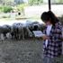 Çoban kızın kitap sevgisi dikkat çekti... Fen lisesi öğrencisi Suzan'a Türkiye'den kitap yağdı