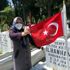 Sokağa çıkma izninde şehit oğlunun mezarına koştu