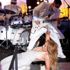 Jennifer Lopez boş meydanda konser verdi Jennifer Lopez boş meydanda konser verdi