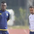 Emenike kamptan ayrıldı