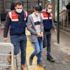 Kendisini teğmen ve avukat olarak tanıtıp iş vaadinde bulundu, yakayı ele verdi Kendisini teğmen ve avukat olarak tanıtıp iş vaadinde bulundu, yakayı ele verdi