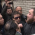 Müslümanlar sinagog çevresinde el ele daire oluşturdular Müslümanlar sinagog çevresinde el ele daire oluşturdular