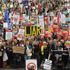 Londra'da on binler Trump'a karşı yürüdü