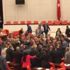 TBMM’de MHP’liler Özgür Özel’in üzerine yürüdü TBMM’de MHP’liler Özgür Özel’in üzerine yürüdü