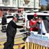 Başkan Çatal, pazaryerinde vatandaşa ücretsiz maske ... Başkan Çatal, pazaryerinde vatandaşa ücretsiz maske ...