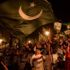 Pakistan'da sokağa dökülen eski Başbakan Navaz Şerif destekçileri protesto ve yürüyüş yaptı