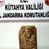 İzinsiz kazıda buldukları heykeli satmak isterken yakalandılar