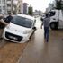 Antalya’da yol çöktü: 2 araç mahsur kaldı