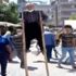Hatay’da yaşlı adamdan sosyal mesafe için "sopalı" yöntem