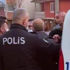 Doktor ve ilaç mümessili polislerle tartıştı