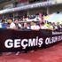 Spor suriyeli gençler, eski futbolculara gösteri maçı ...