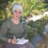 Lise öğrencisi Şeyma Nur tarlada kitap yazdı