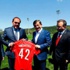Siyaset futbola karışmıyor