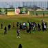 Maç sonrası futbolcular birbirine girdi Maç sonrası futbolcular birbirine girdi