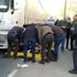 Yolun karşısına geçmek isterken TIR çarptı, sağ ayağı ...
