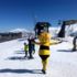 Arı Maya kostümüyle snowbord yapıp, Davraz kayak merkezini ...