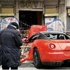 1 milyonluk Ferrari'yle dükkana daldı 1 milyonluk Ferrari'yle dükkana daldı