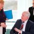 Almanya İçişleri Bakanı Seehofer, koronavirüs nedeniyle Merkel'in elini sıkmadı