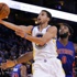 Stephen Curry Warriors'u uçuruyor