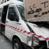 Kağıthane'de minibüs evin duvarına çarptı Kağıthane'de minibüs evin duvarına çarptı