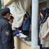 Postacılar bu defa para vermek için kapı kapı gezdi Postacılar bu defa para vermek için kapı kapı gezdi